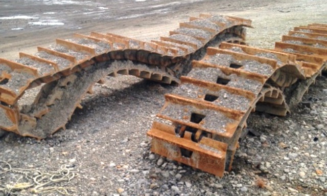 Caterpillar D9T Track