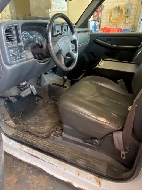 2005 GMC Reg Cab 4x4 Truck (340560) - Image 3