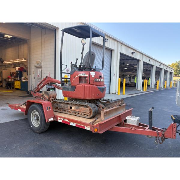 2005 Ditch Witch MX15 Mini Hydraulic Track Excavator with S8B Trailer (960129 and 911372) - Image 6