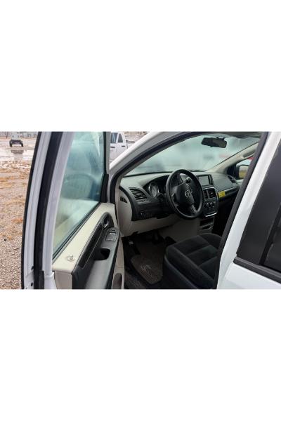 SALVAGE - 2015 Dodge 14T 4X2 Minivan (201243) - Image 6