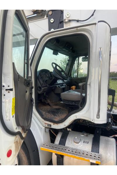 Salvage - 2014 Freightliner Material Handler (860113) - Image 7